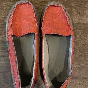 Sanuk shoes